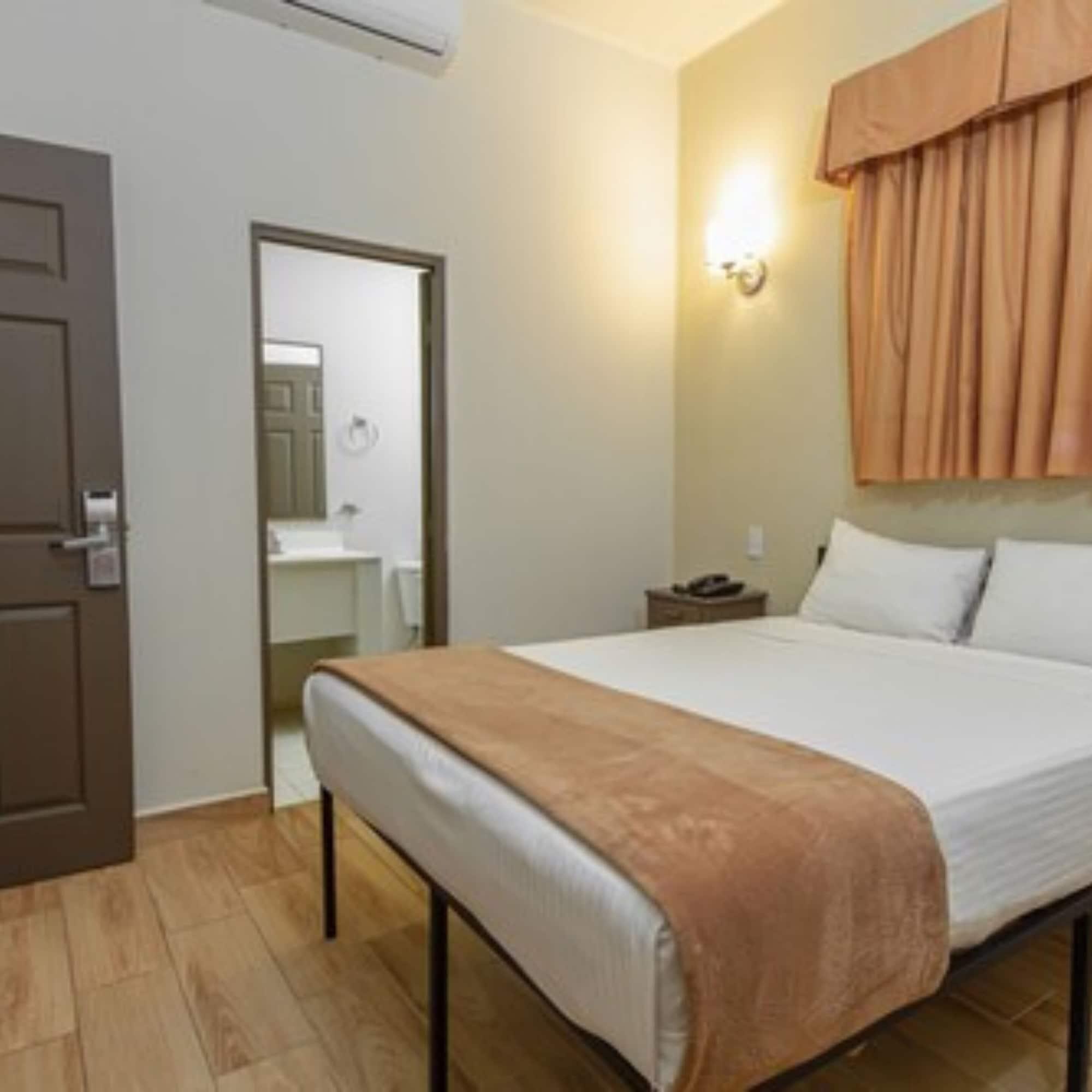 Hotel Plaza Del Arco Express 蒙特雷 外观 照片